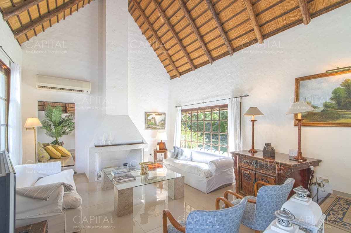 Casa en Venta 5 Dormitorios y Doble Dependencia de Servicio en Rincon del Indio