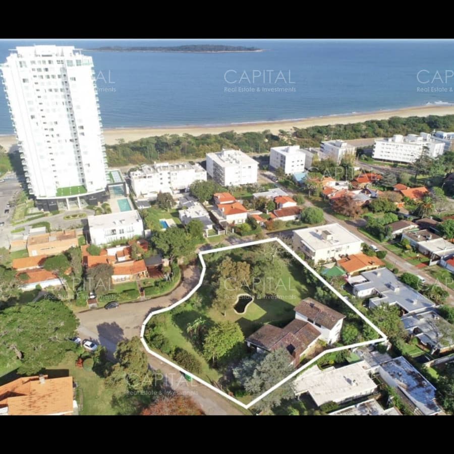 Residencia en Venta 5 Suites en Playa Mansa