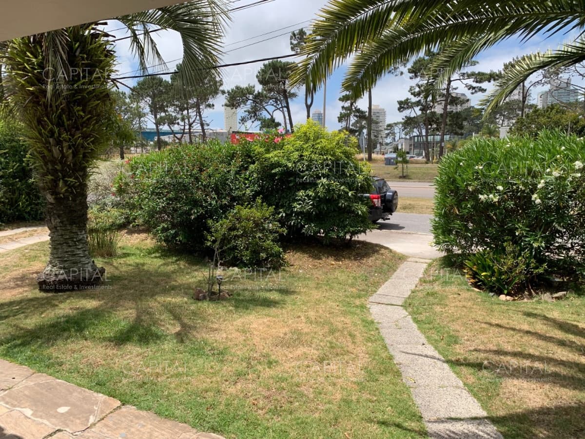 Casa de cuatro dormitorios en alquiler, Punta del Este.