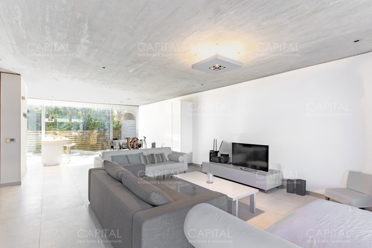 Moderna casa en venta en La Barra de la ruta al mar