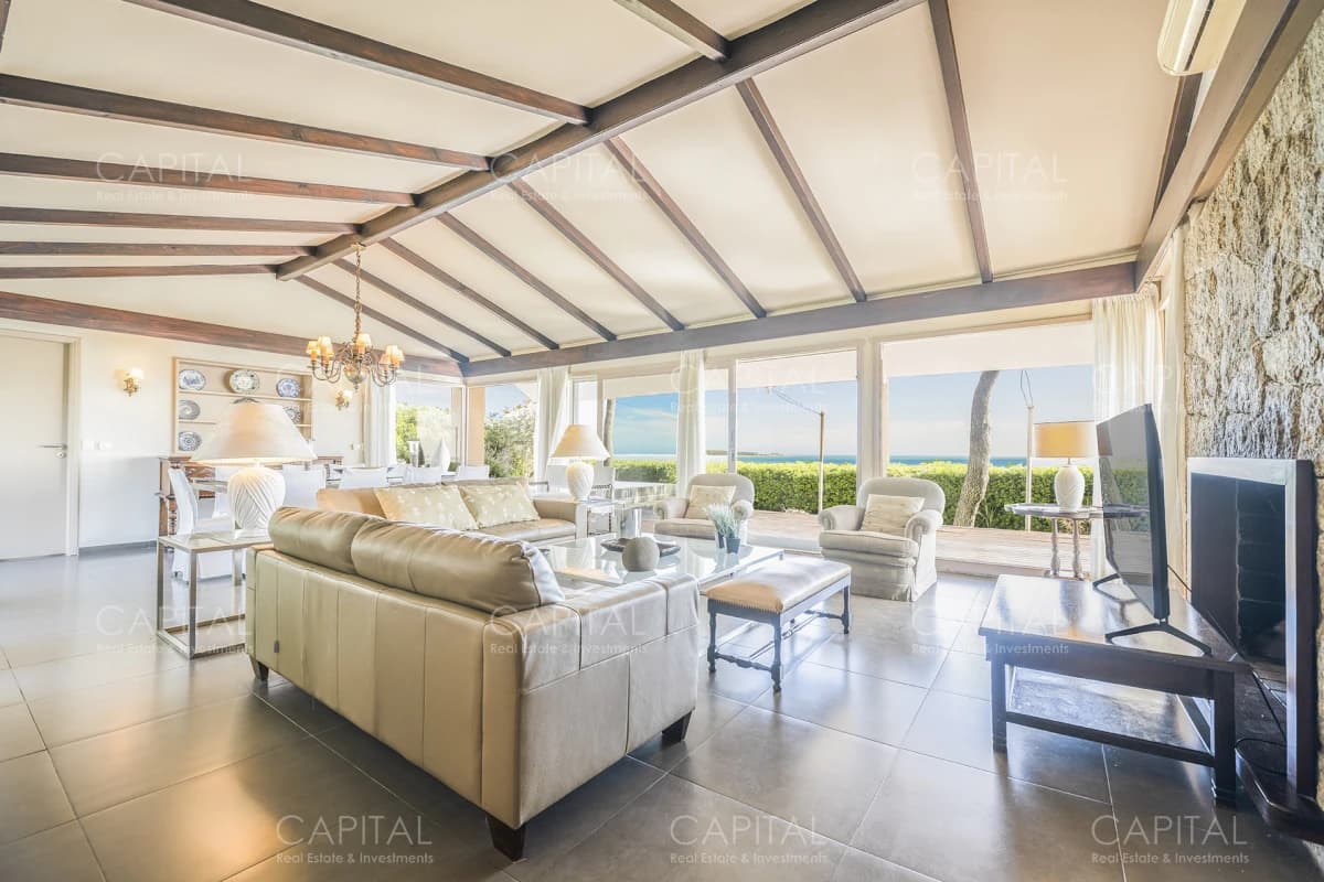 Casa en Venta Playa Mansa Frente al Mar Cuatro Dormitorios