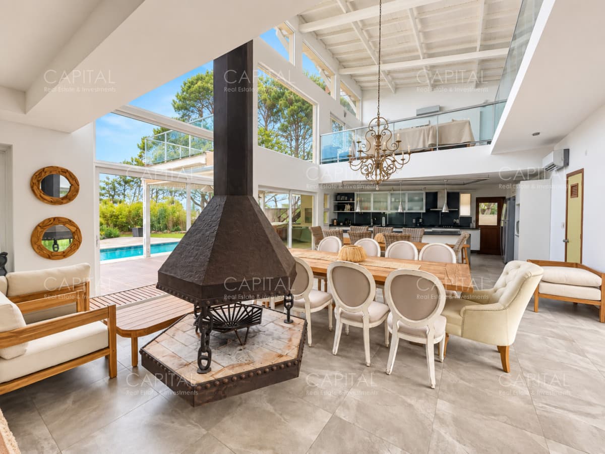 Excelente residencia en venta en barrio cerrado en Montoya a pocos metros del mar
