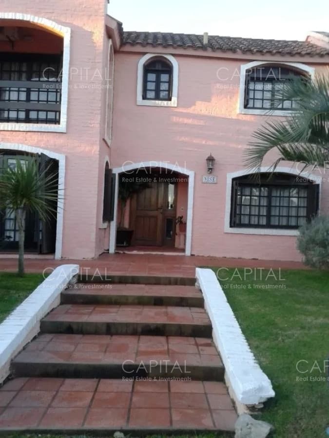 Casa en de cinco dormitorios con piscina climatizada en Tio Tom, Punta Ballena