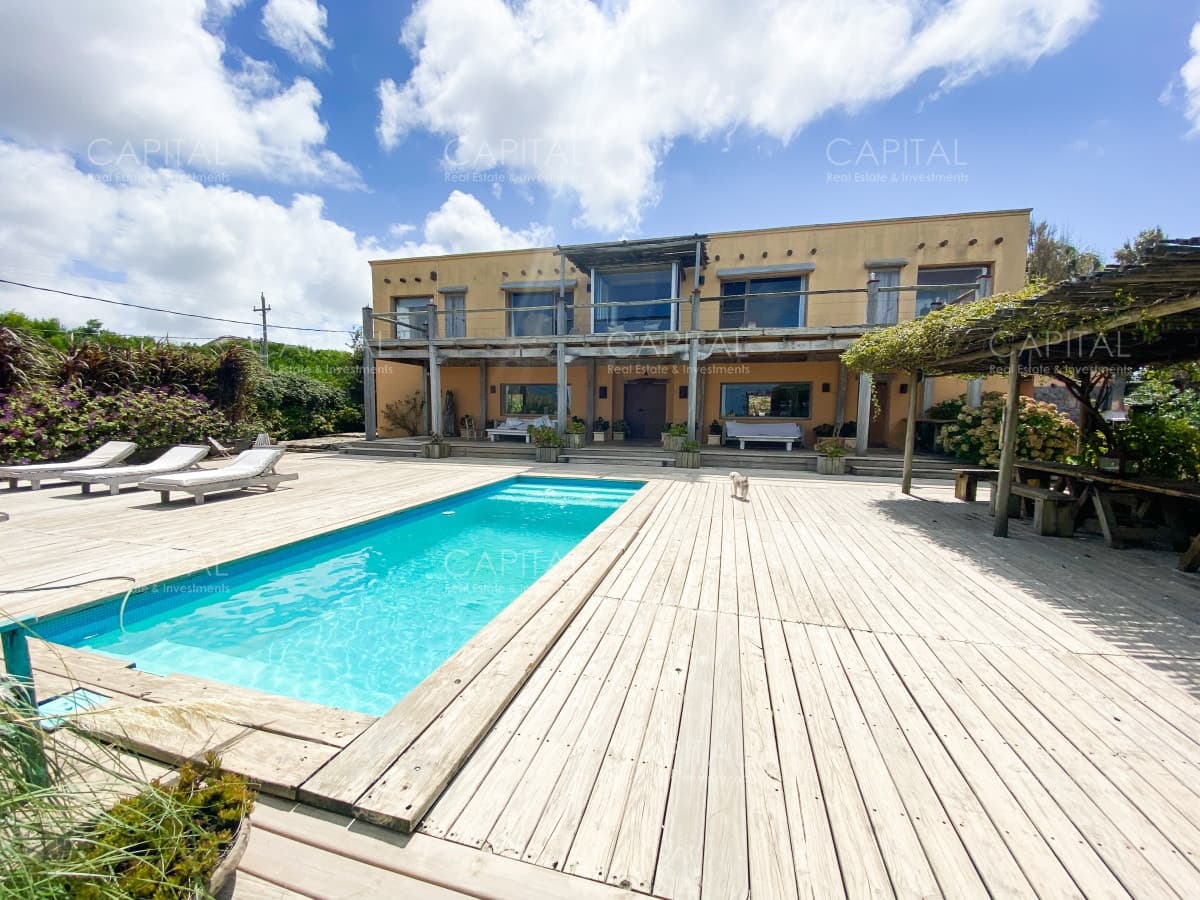 Casa en venta primera linea frente al mar en Altos de Punta Piedra