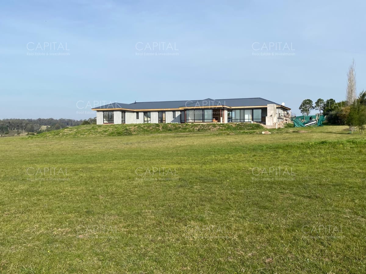 Casa de Cinco dormitorios en Venta en Pueblo Mio
