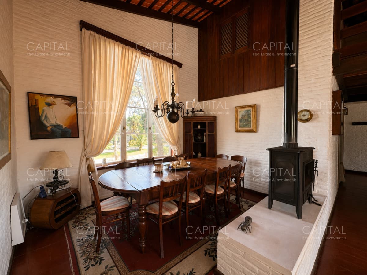 Casa en Venta de Cinco Dormitorios en San Rafael