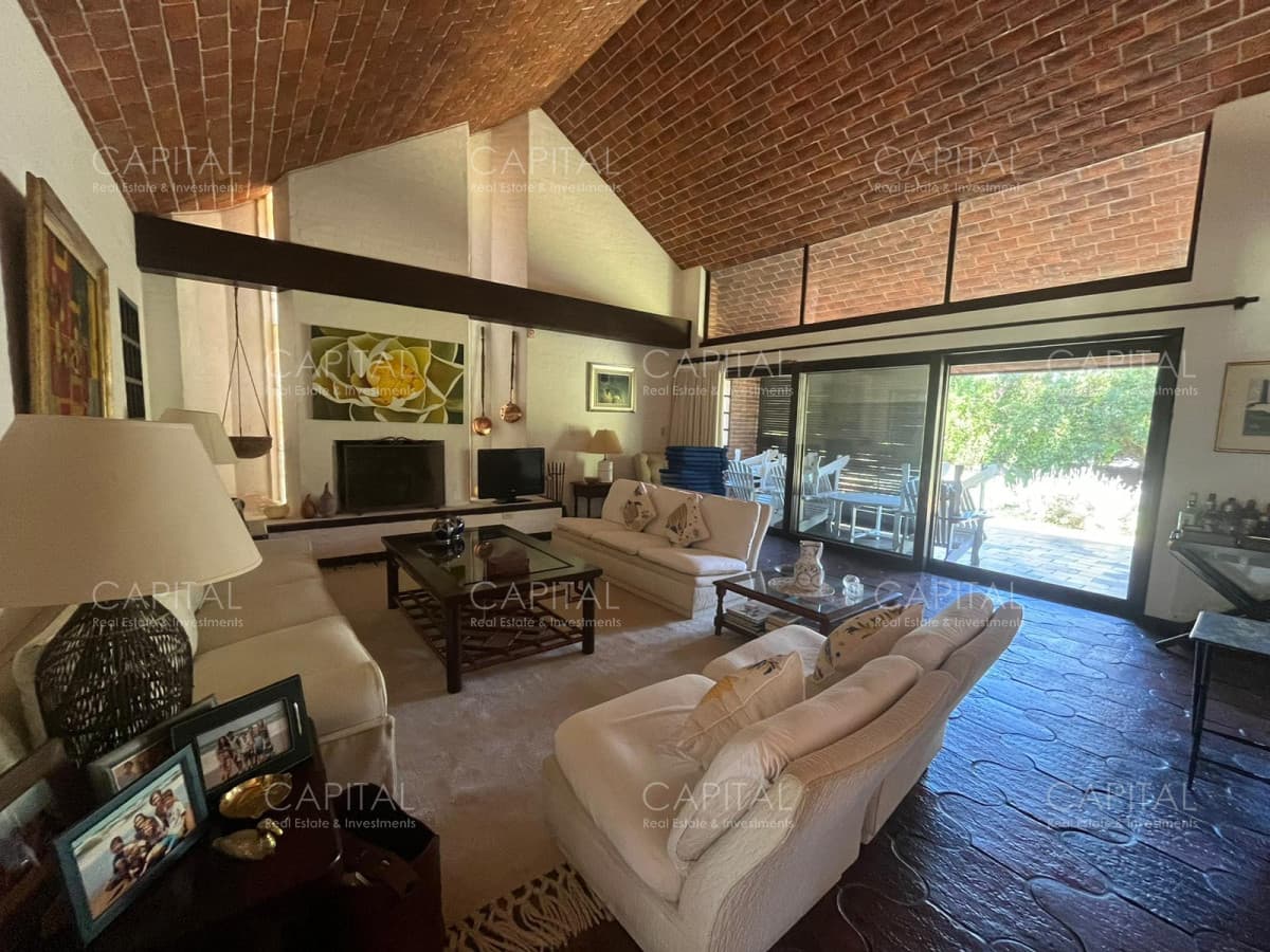 Venta de Espectacular casa en Barrio Golf