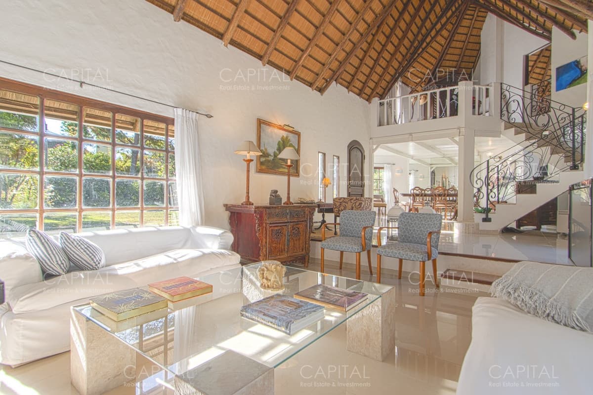 Casa en Venta 5 Dormitorios y Doble Dependencia de Servicio en Rincon del Indio
