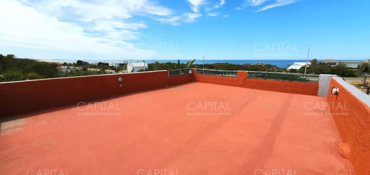 Muy linda casa en Venta mirando al Mar