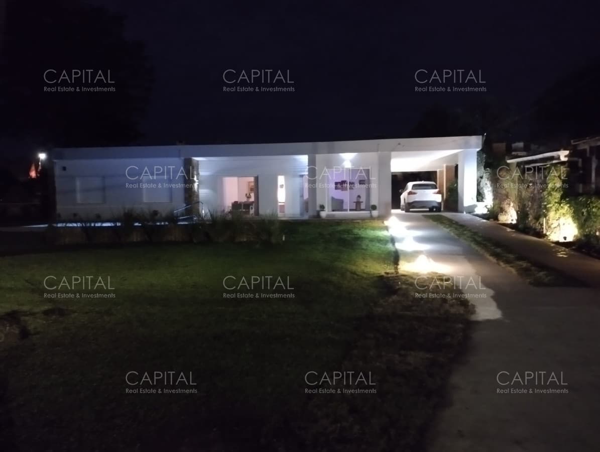 Casa en Punta Ballena a 2 cuadras del Mar con Tres dormitorios y servicio