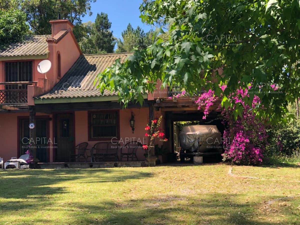 Casa de dos dormitorios en venta en Parque Burnett