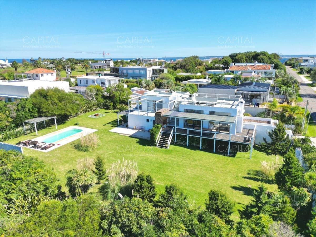 Casa en Venta en Pueblo de José Ignacio Cuatro Dormitorios y Dependencia