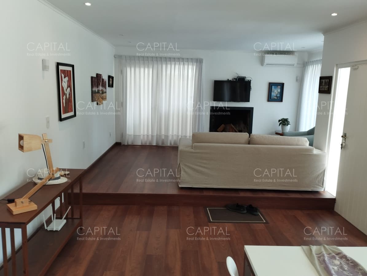 Casa en Punta Ballena a 2 cuadras del Mar con Tres dormitorios y servicio