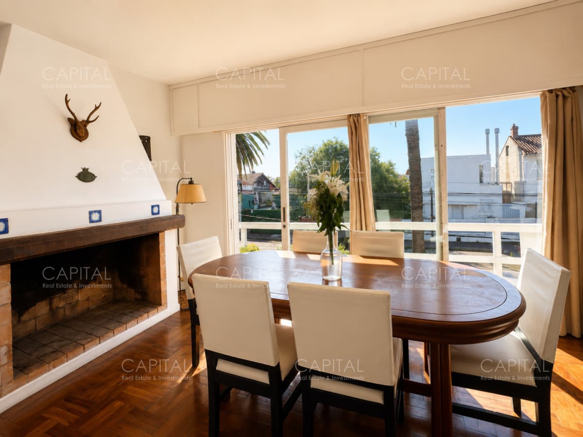 Casa en venta de 4 dormitórios en península