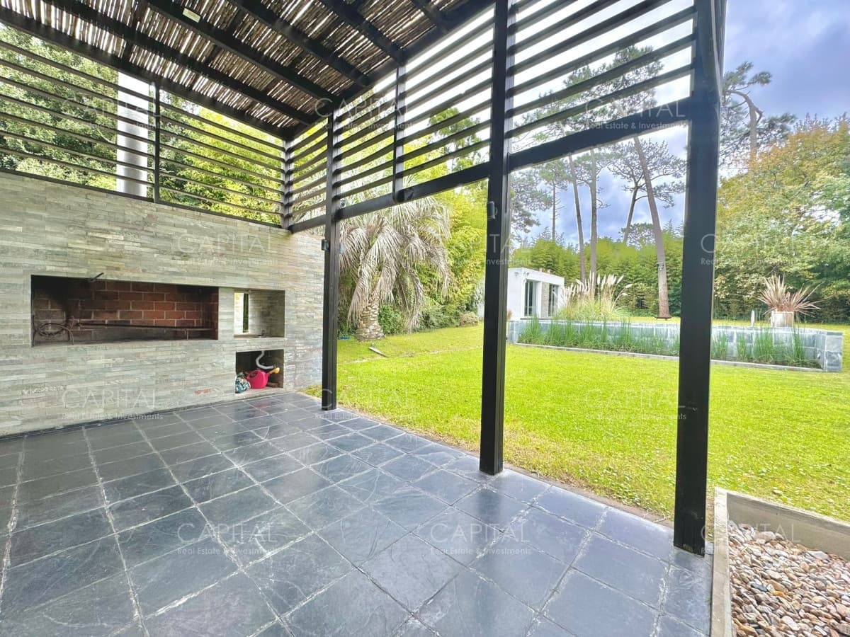 Moderna Casa San Rafael en Venta