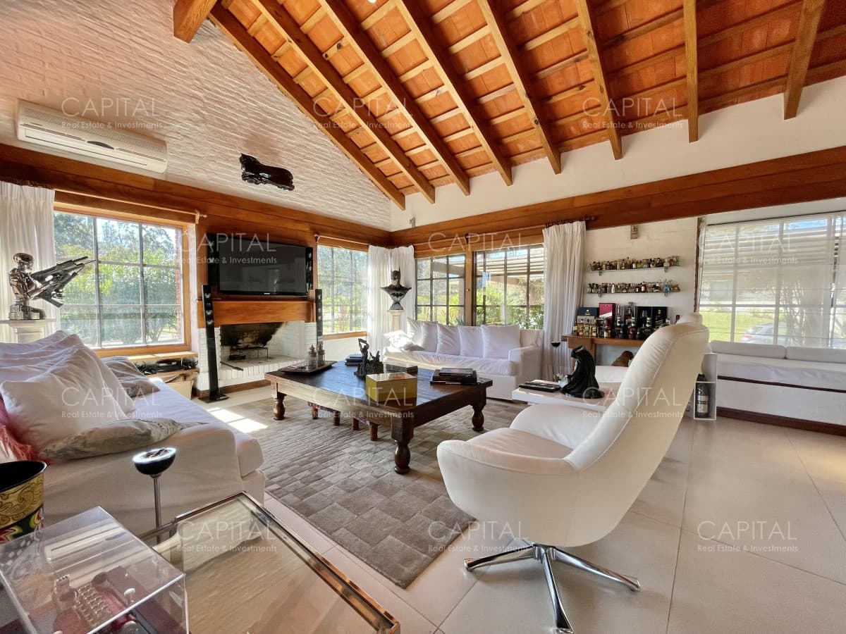 Espectacular Casa en Venta Playa Mansa con Pisicina