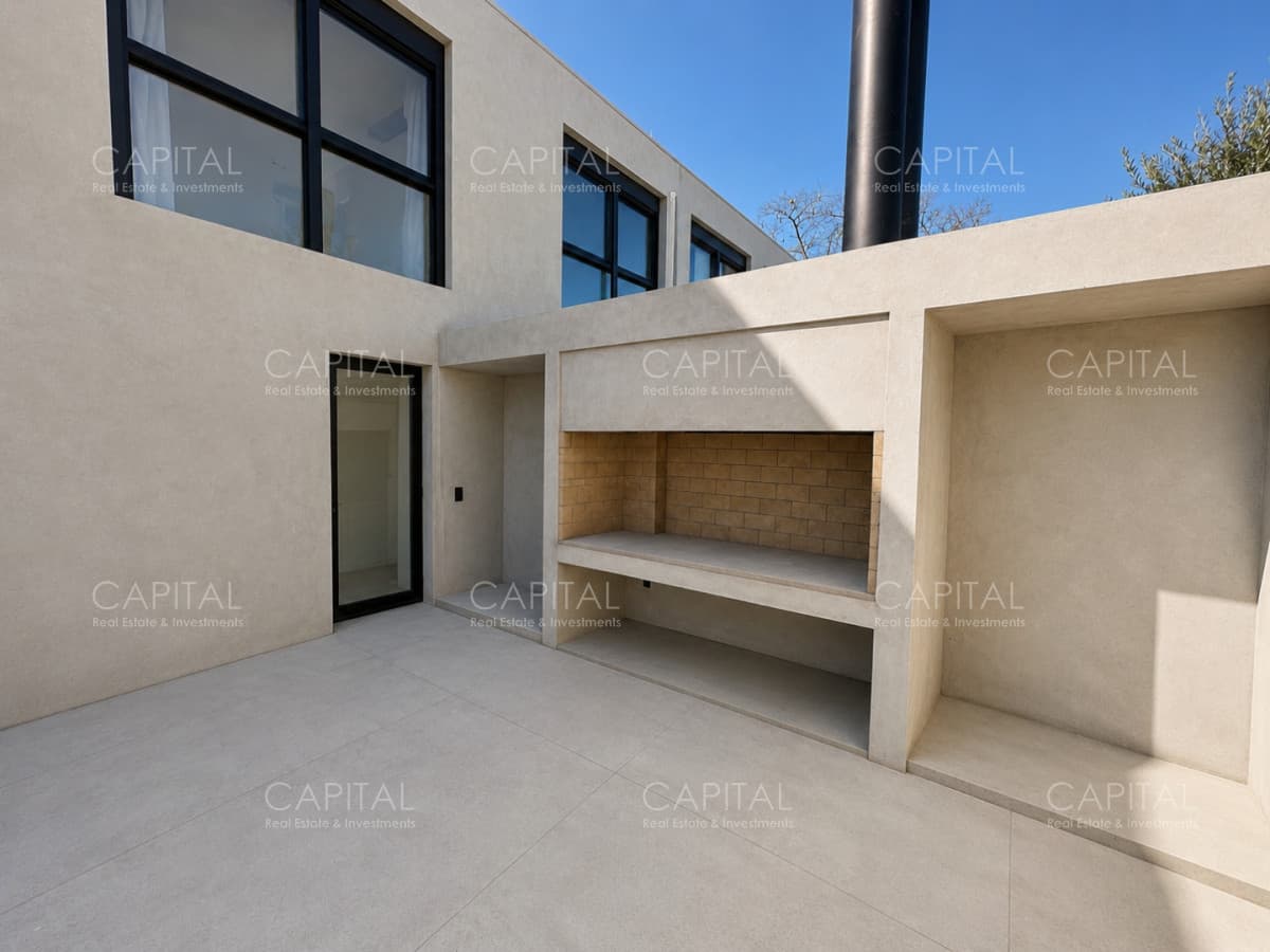 Casa en venta tres dormitorios en Carrasco Norte