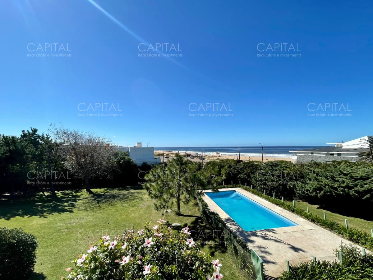Casa En Venta Frente al Mar Playa Montoya