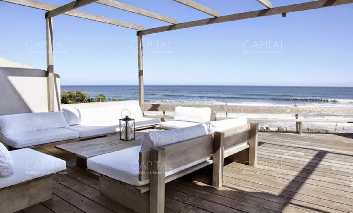 Espectacular Casa Frente al Mar en La Barra en Alquiler