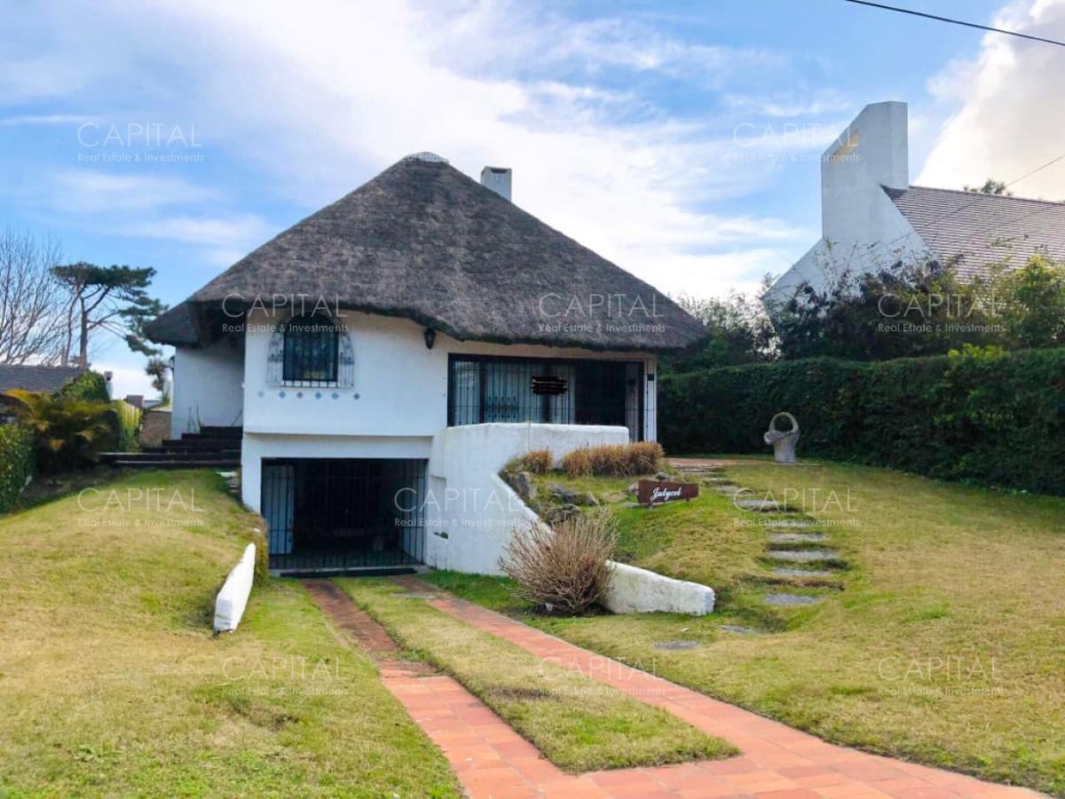 Casa en Playa Mansa de tres dormitorios en venta, Punta del Este