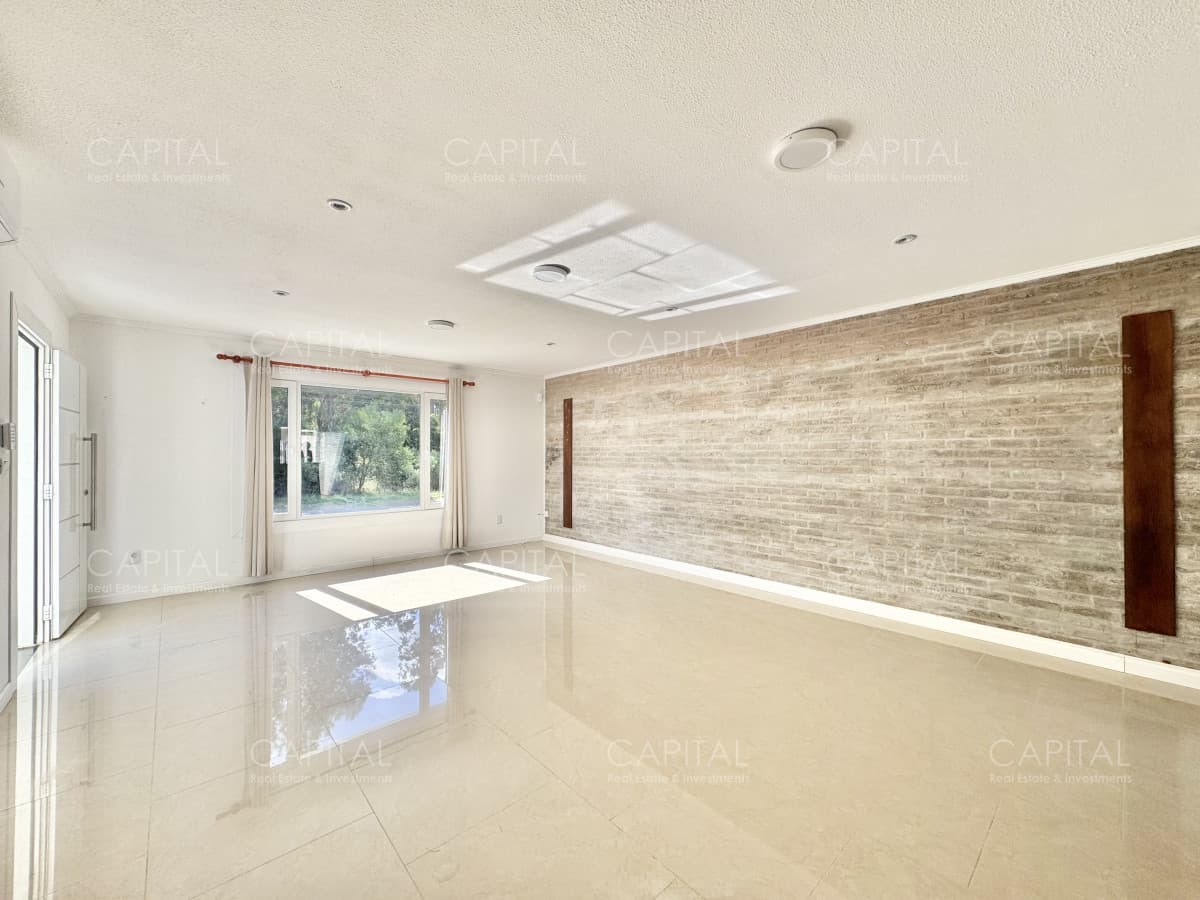 Casa de tres dormitorios en venta, Barrio Burnett