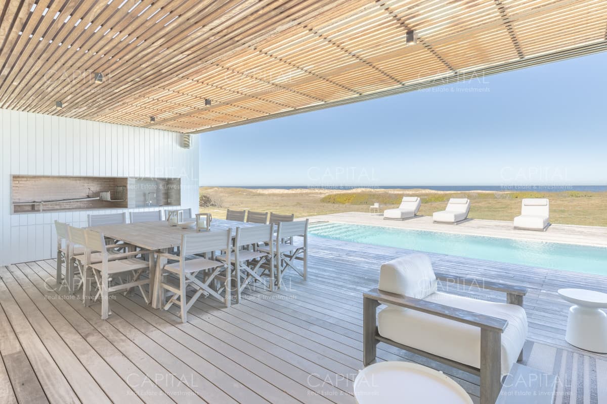 Espectacular Casa sobre el Mar Proximo a Jose Ignacio