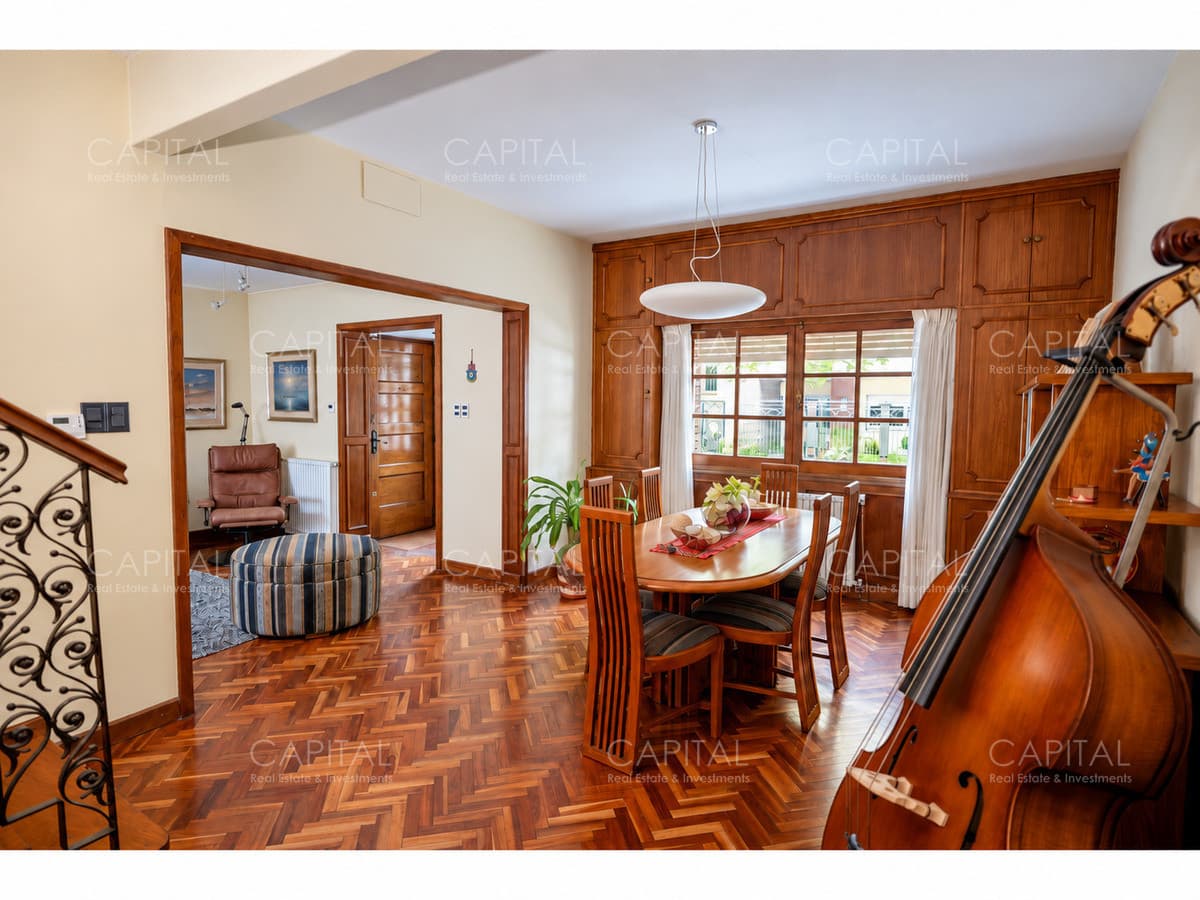 Venta Casa en Pocitos 4 Dormitorios, Jardín, Barbacoa y Garaje
