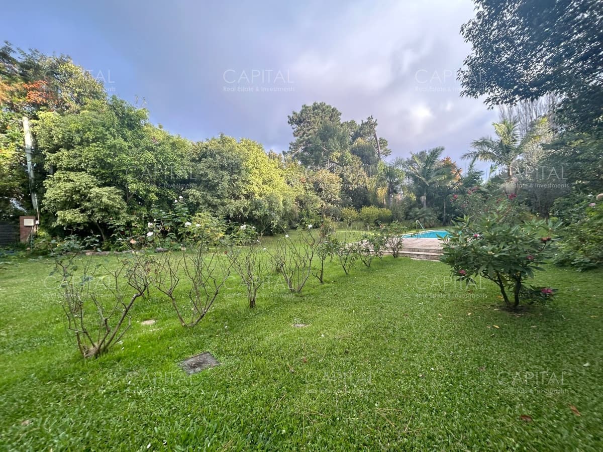 Cómoda casa en venta, ideal para vivir todo el año.