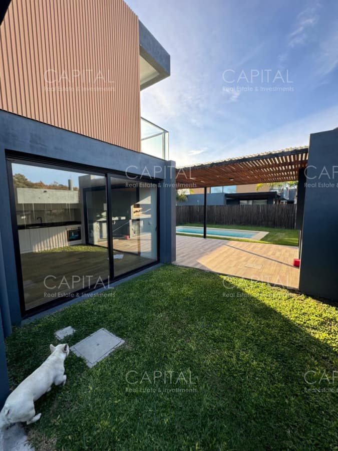 Casa en Venta en Punta Ballena de 3 dormitorios en Barrio Privado.