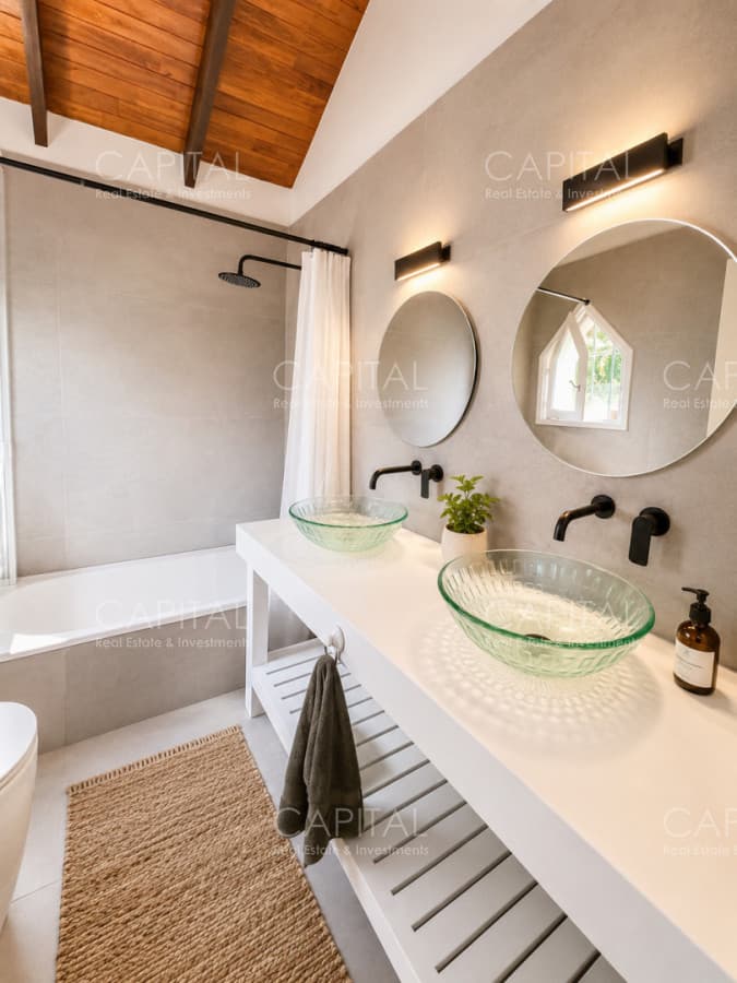 Excepcional casa reciclada en venta en Montoya a 50 mts del mar
