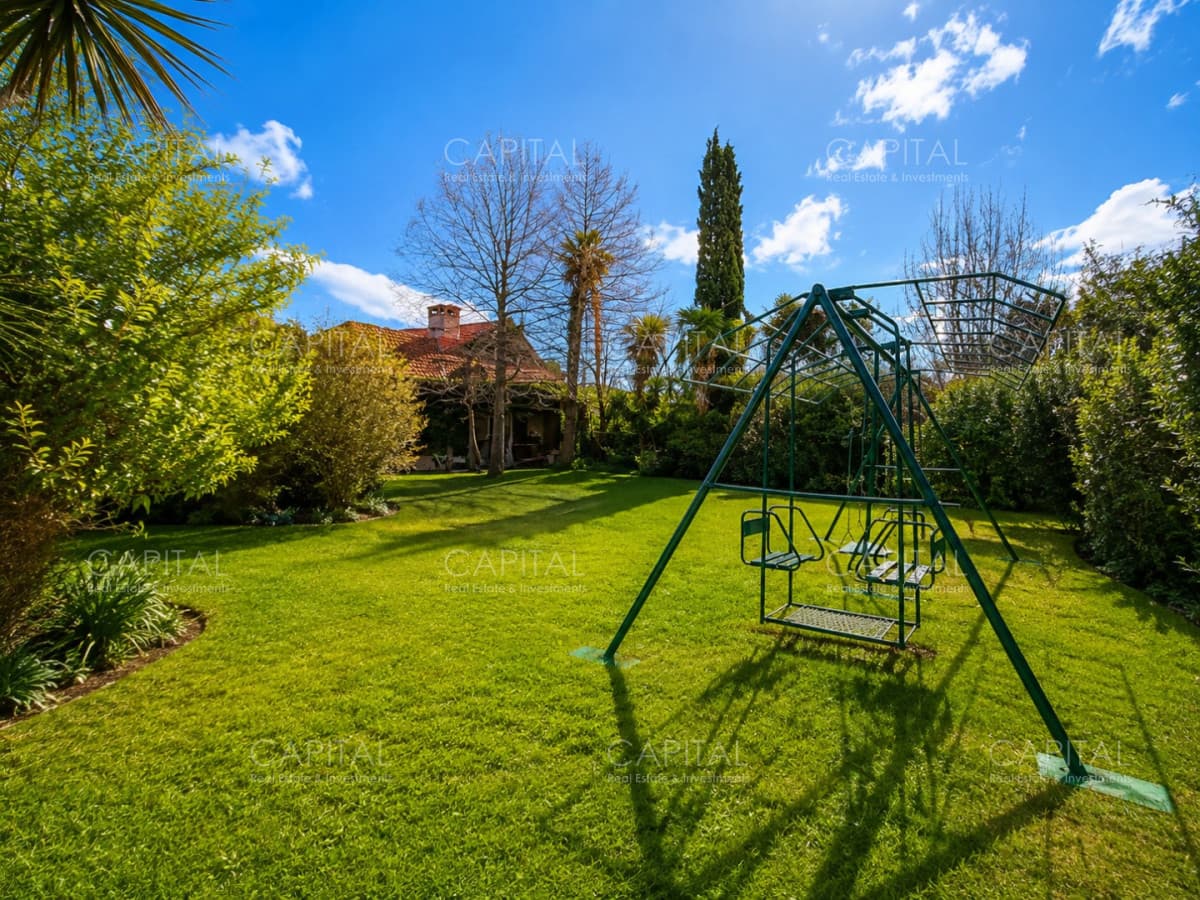 Casa de cuatro dormitorios y dependencia de servicio en venta zona Punta Gorda