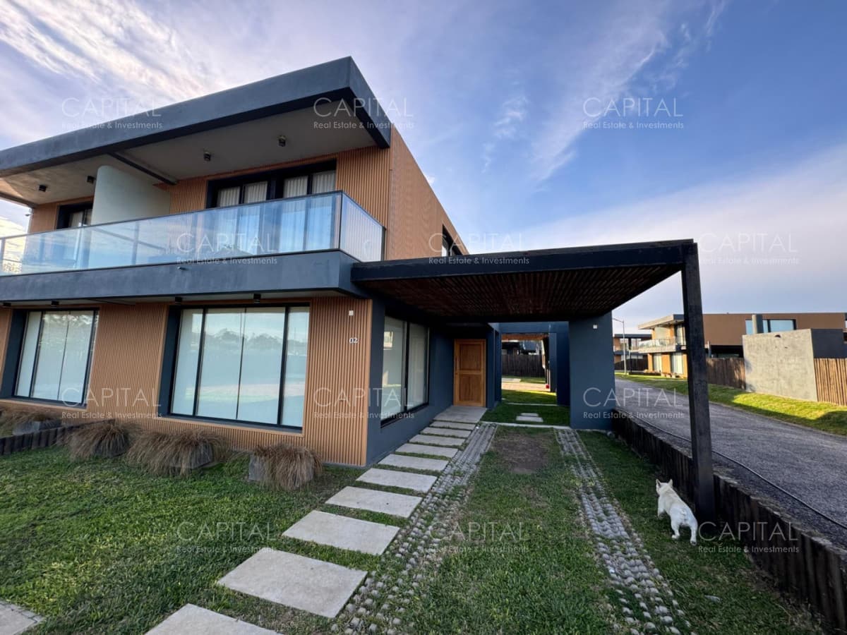 Casa en Venta en Punta Ballena de 3 dormitorios en Barrio Privado.
