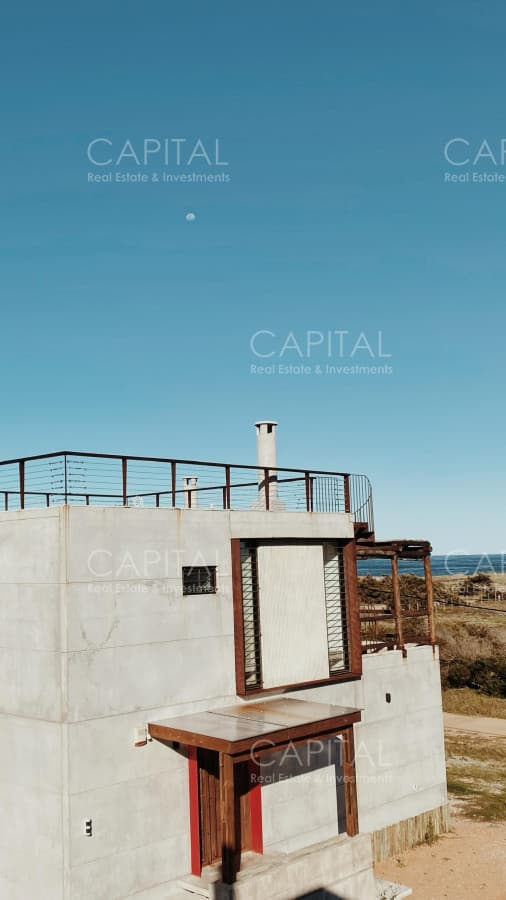 Casa de diseño contemporáneo en primera línea de mar - La Boyita