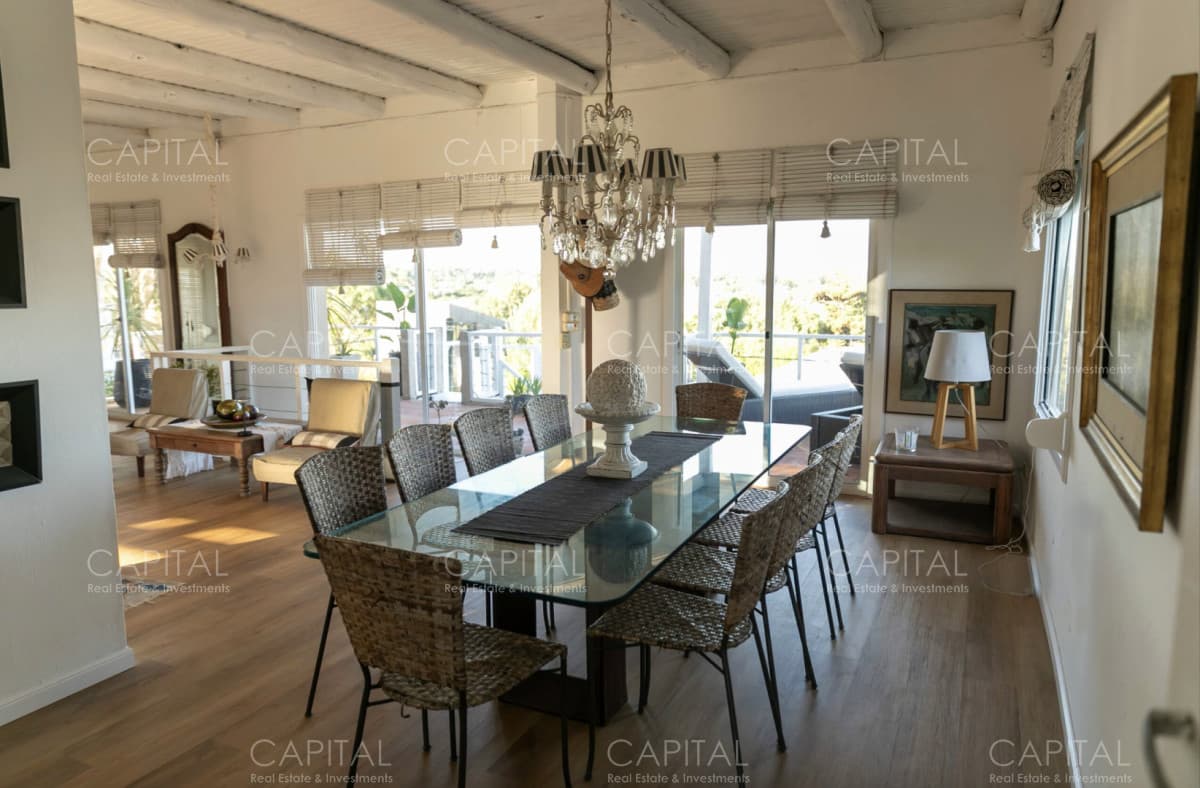 Hermosa casa ubicada en Altos de Punta Piedras con vista al mar