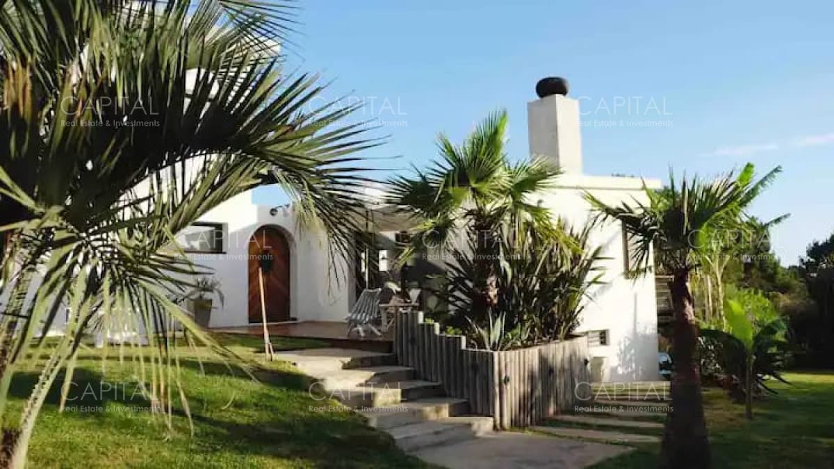 Casa en La Barra de cuatro dormitorios en alquiler.