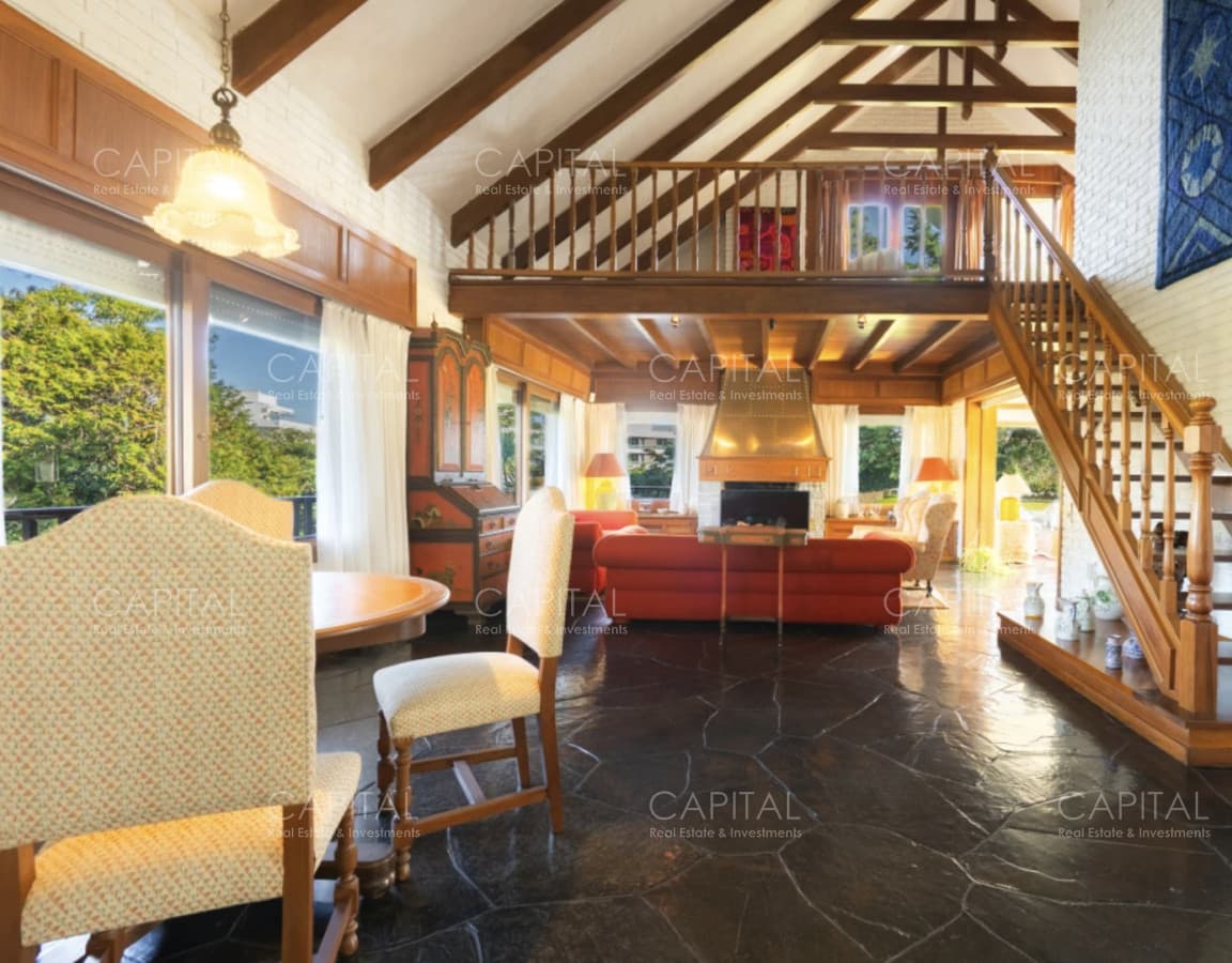 Mansion en Venta en Playa Mansa Punta del Este