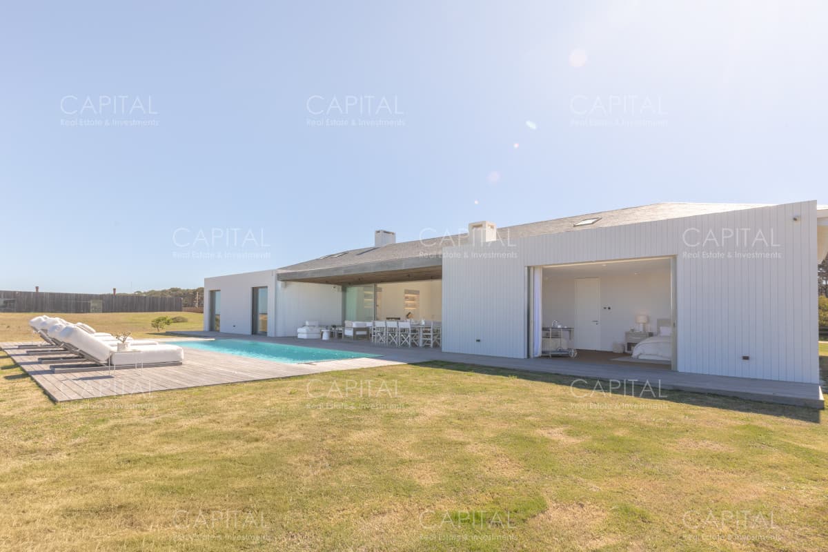 Espectacular Casa sobre el Mar Proximo a Jose Ignacio