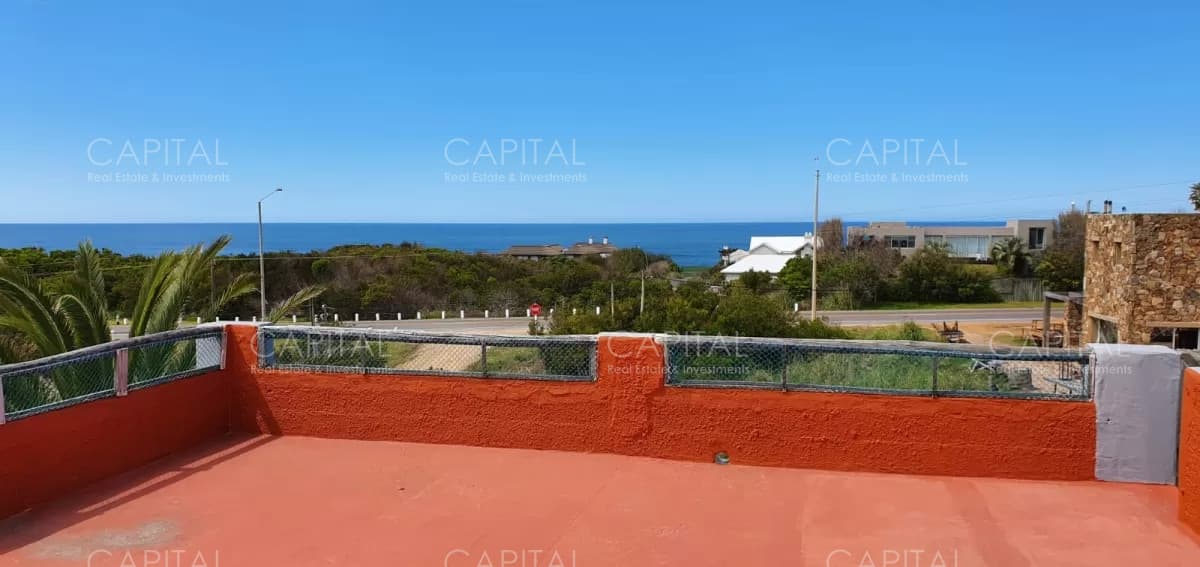 Muy linda casa en Venta mirando al Mar
