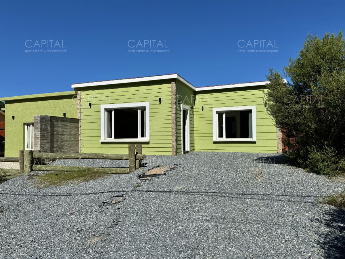Casa de tres dormitorios en venta, Barrio Burnett