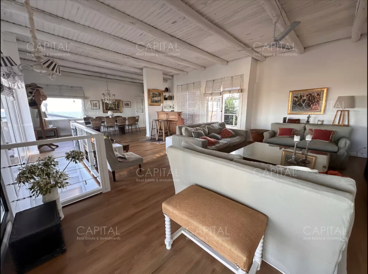 Hermosa casa ubicada en Altos de Punta Piedras con vista al mar