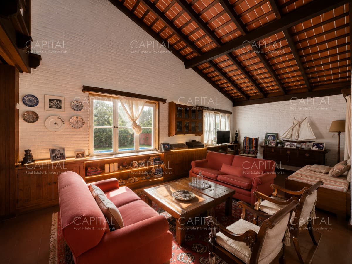 Casa en Venta de Cinco Dormitorios en San Rafael