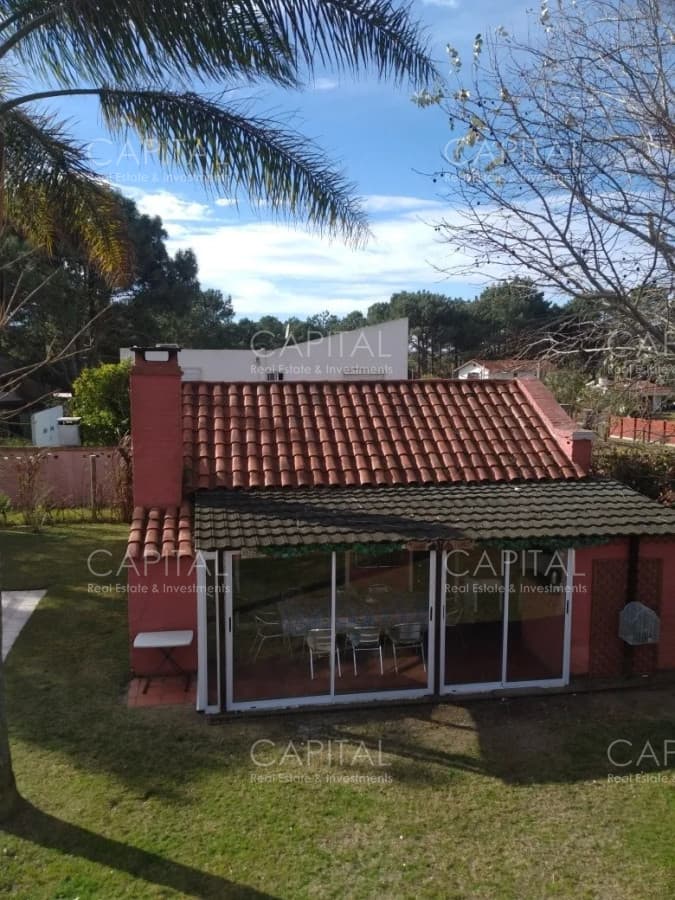 Casa en de cinco dormitorios con piscina climatizada en Tio Tom, Punta Ballena