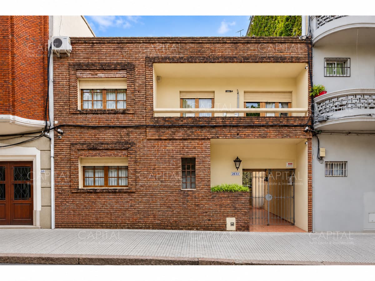 Venta Casa en Pocitos 4 Dormitorios, Jardín, Barbacoa y Garaje