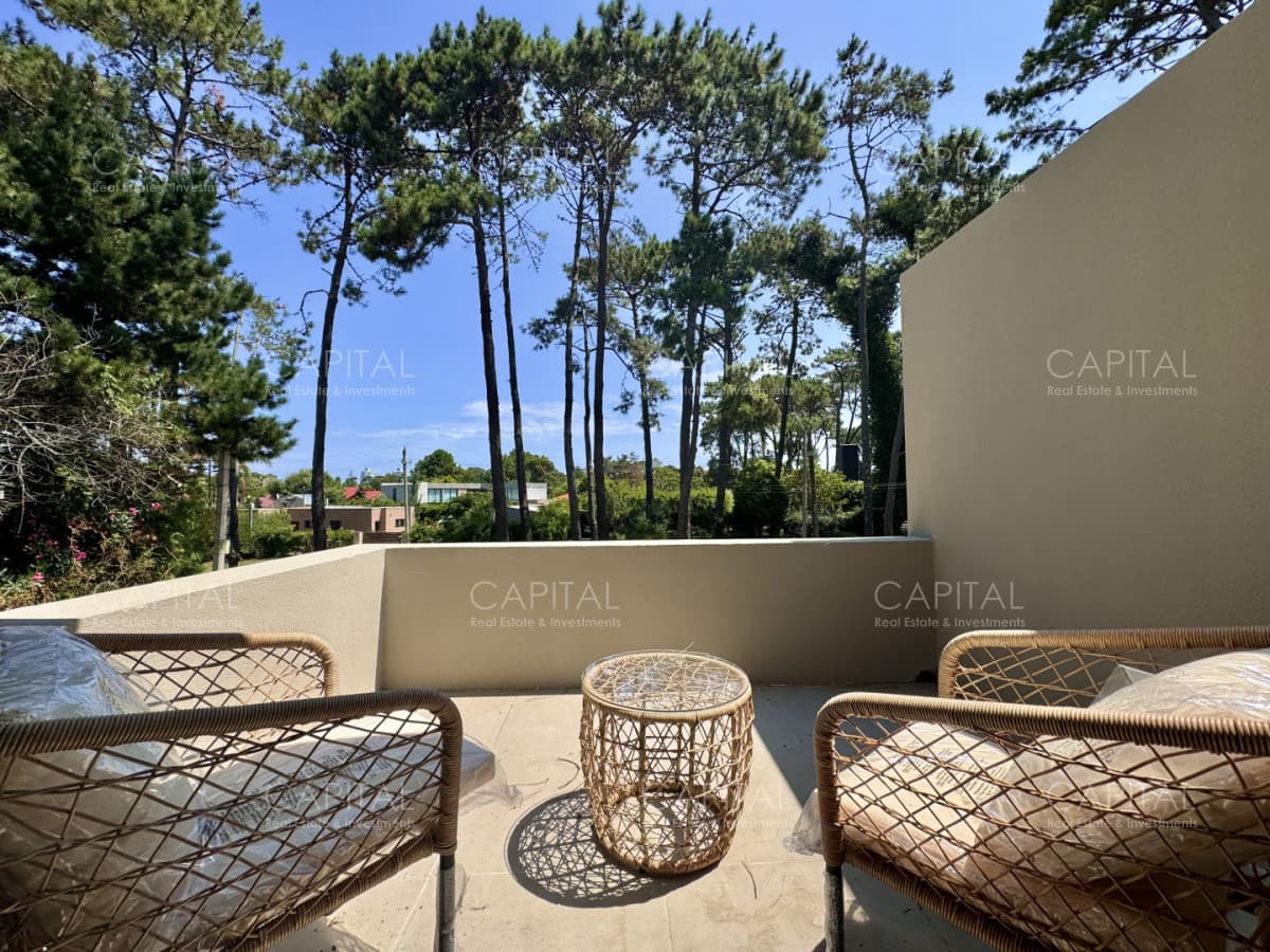 Casa de 4 dormitorios en venta, Zona Colegios, Punta del Este.