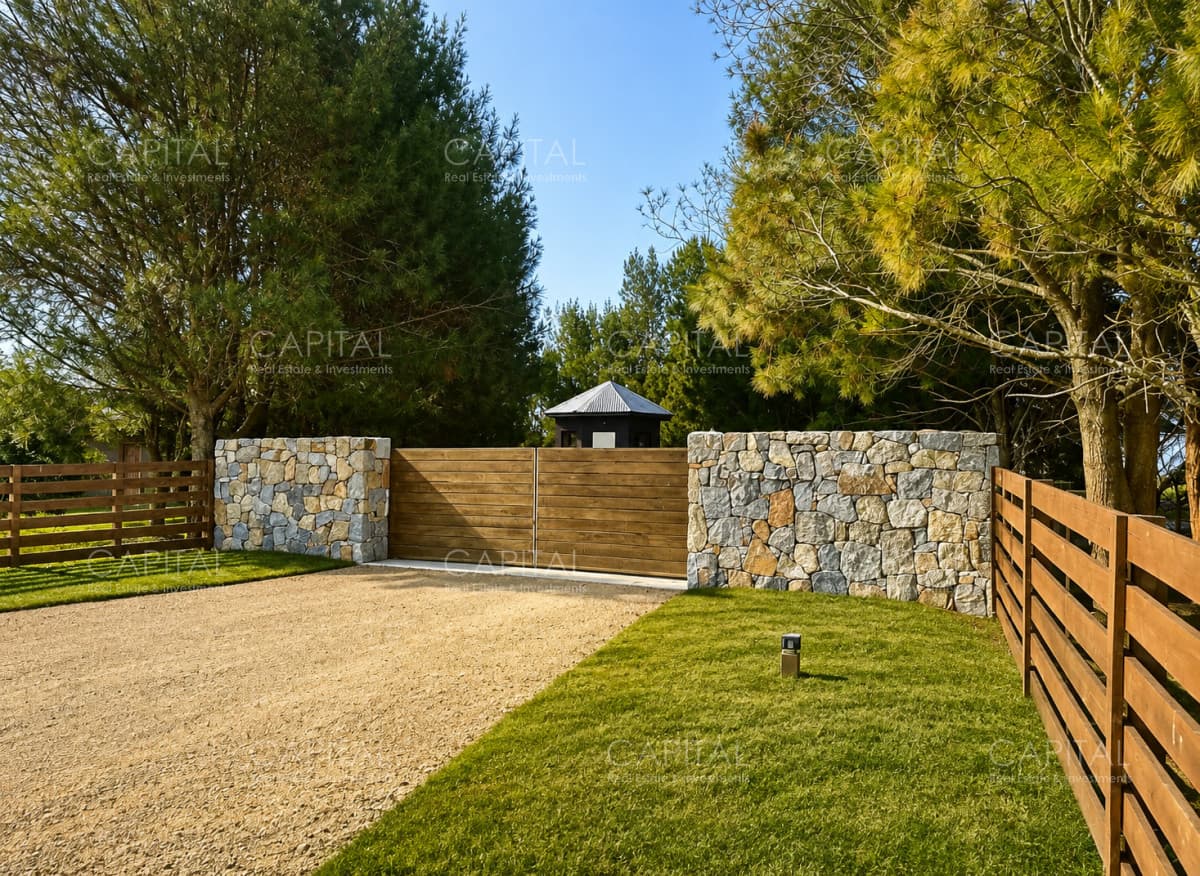 Excelente chacra en complejo privado de La Barra ruta del Golf