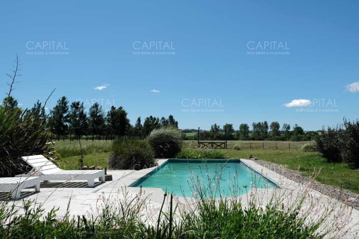 Venta de Excelente chacra parquizada con piscina y costa navegable al Arroyo Maldonado
