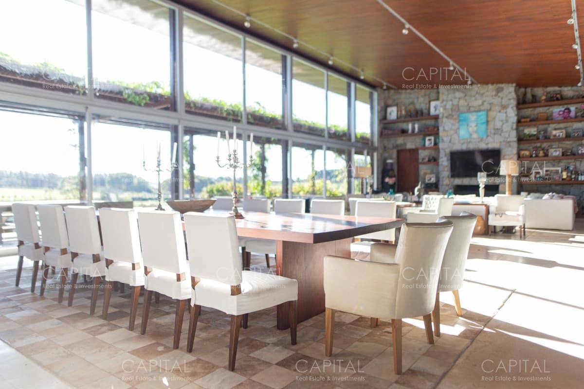 Venta de Chacra con Casa en La Barra de Punta del Este
