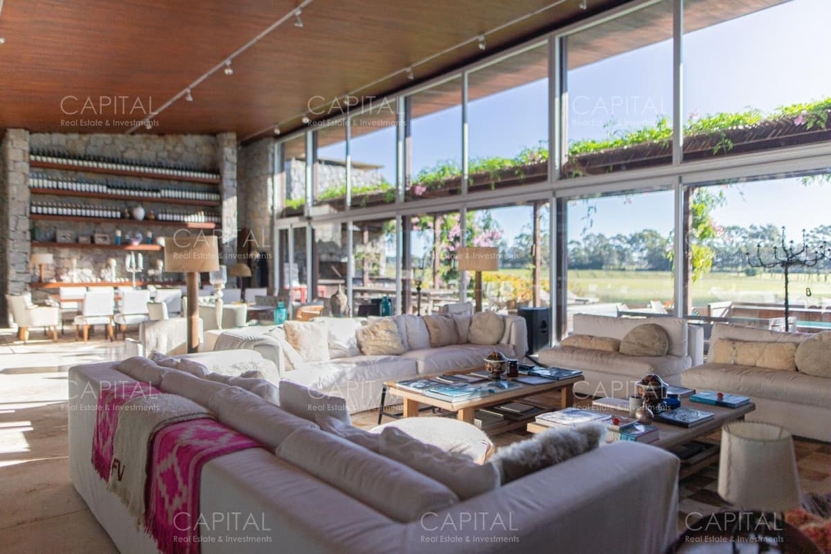 Venta de Chacra con Casa en La Barra de Punta del Este