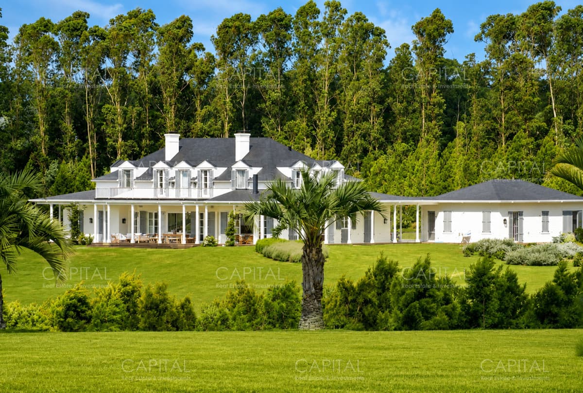 Chacra espectacular en Manantiales con 8 suites y dependencia