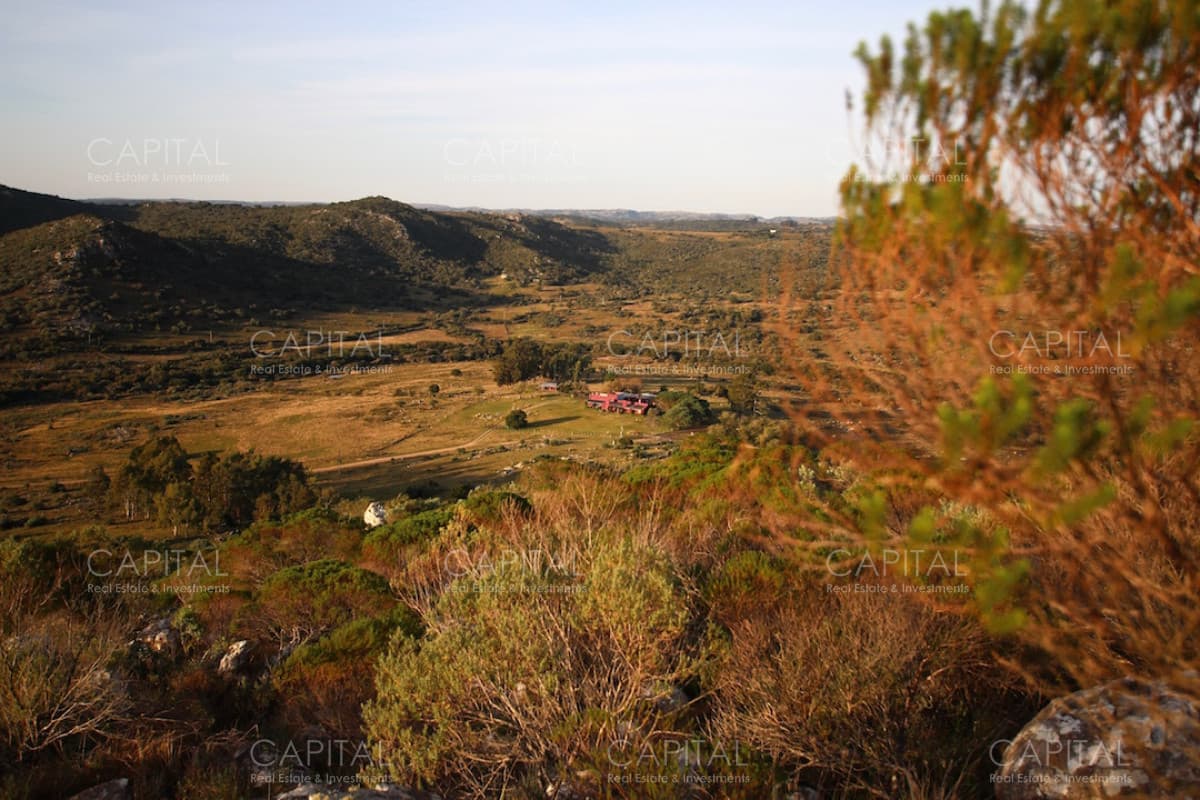 Pintoresco Campo en venta con ubicación y entorno privilegiado